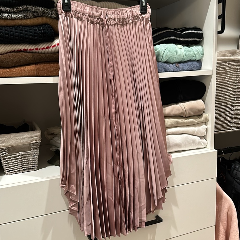 Pleated midi length skirt